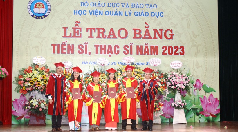 Học viện Quản lý giáo dục trao bằng tiến sĩ, thạc sĩ năm 2023