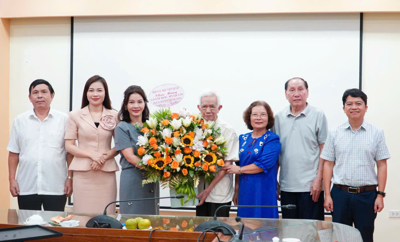 Hướng tới Kỷ niệm 50 năm thành lập Học viện Quản lý Giáo dục: Ban Giám đốc Học viện làm việc với Hội Cựu giáo chức
