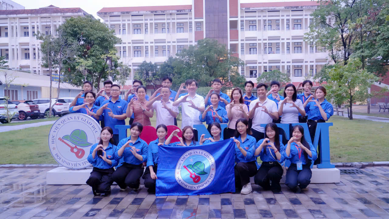 Lễ giao quân - sinh viên tham gia học phần Giáo dục quốc phòng và an ninh và ra quân Chiến dịch Thanh niên tình nguyện Mùa hè xanh năm 2026