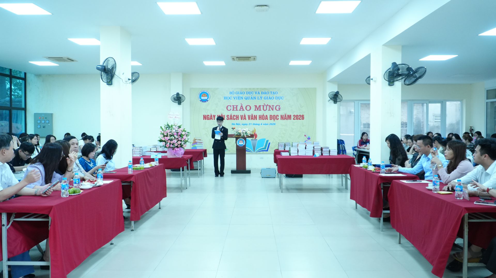 Ngày hội Đọc sách và Trưng bày sách của sinh viên Học viện Quản lý giáo dục