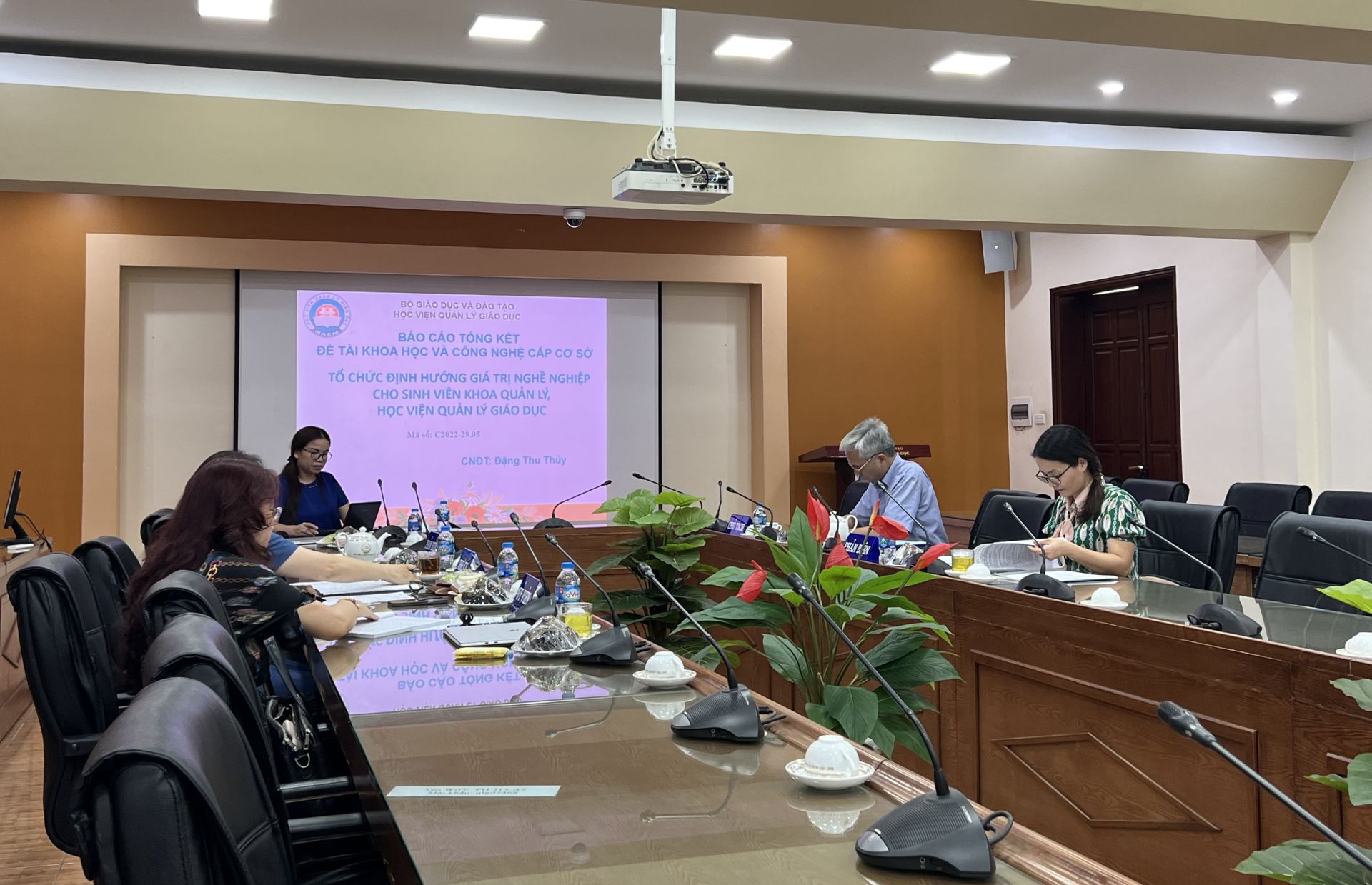 ĐÁNH GIÁ NGHIỆM THU ĐỀ TÀI KH&CN CẤP CƠ SỞ “Tổ chức định hướng giá trị nghề nghiệp cho sinh viên khoa Quản lý, Học viện Quản lý giáo dục”