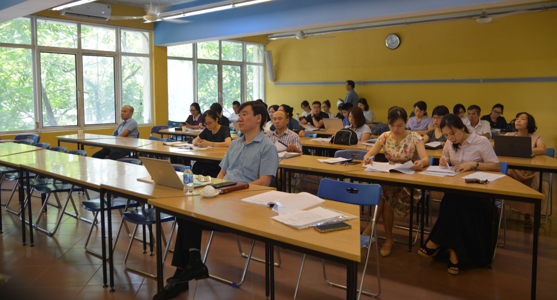 Một số hình ảnh về buổi “Tập huấn nghiệp vụ kiểm tra công tác coi thi kỳ thi tốt nghiệp THPT năm 2024”: