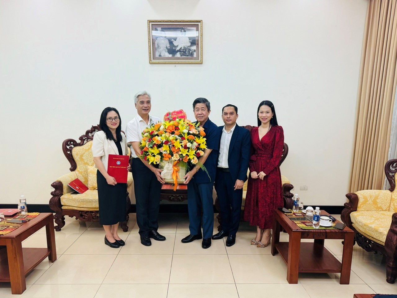 Lãnh đạo Học viện Quản lý giáo dục tới thăm và làm việc với Tham tán Giáo dục và Văn hóa Đại sứ quán nước CHDCND Lào