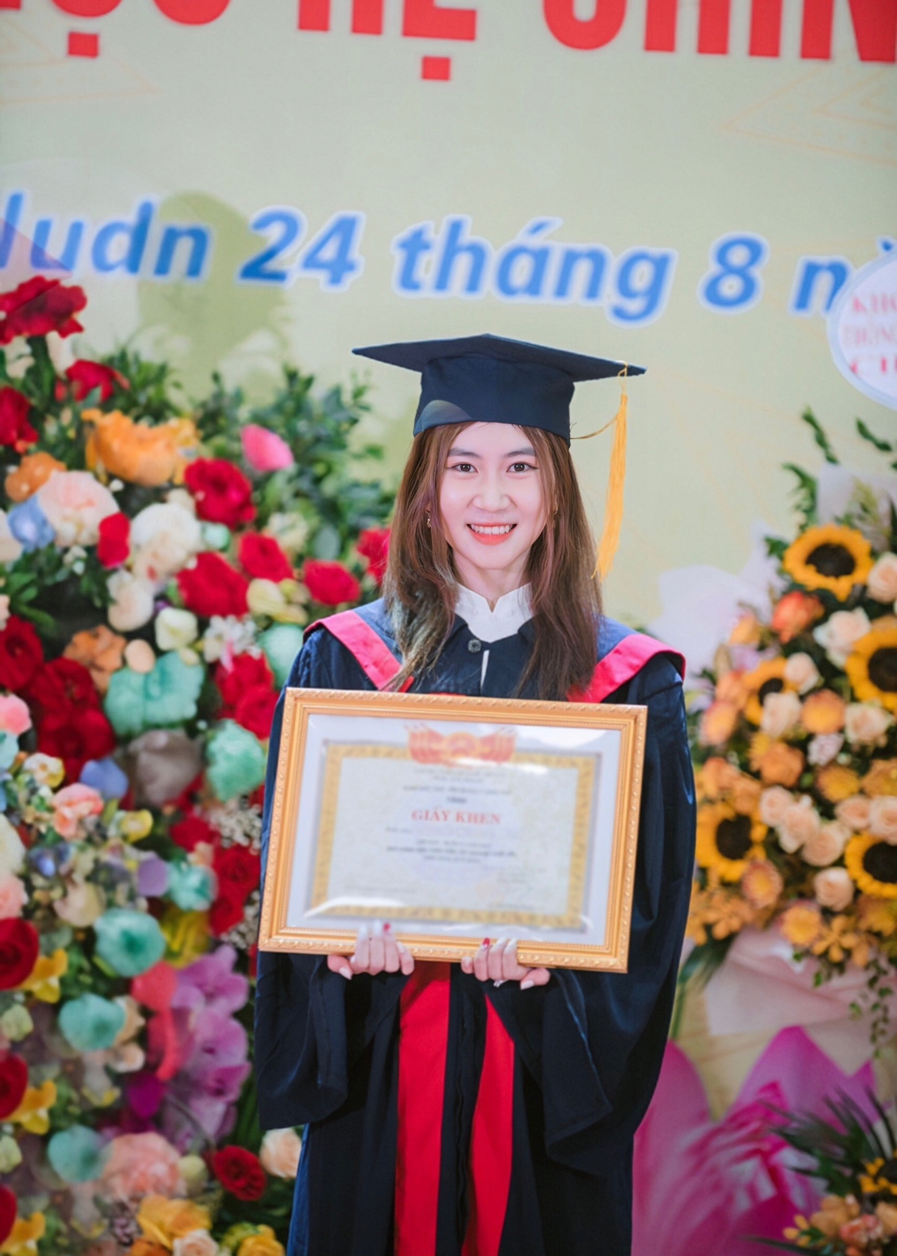 Thu sương - Nữ thủ khoa “kép” đã xuất sắc giành học bổng 7 kỳ liên tiếp