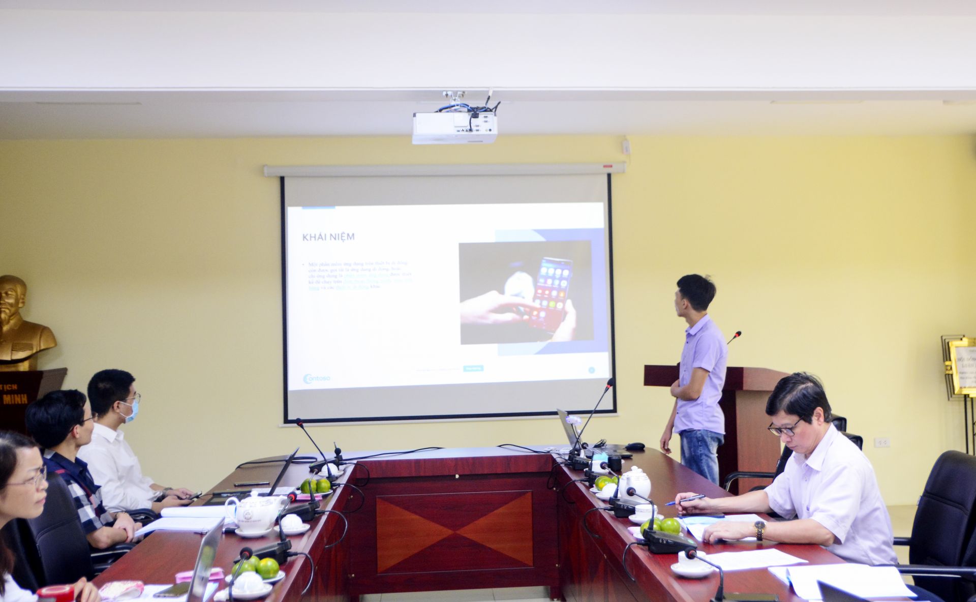 Sinh viên Khoa Công nghệ thông tin và Truyền thông, Học viện Quản lý giáo dục sáng tạo với các ứng dụng phục vụ học tập