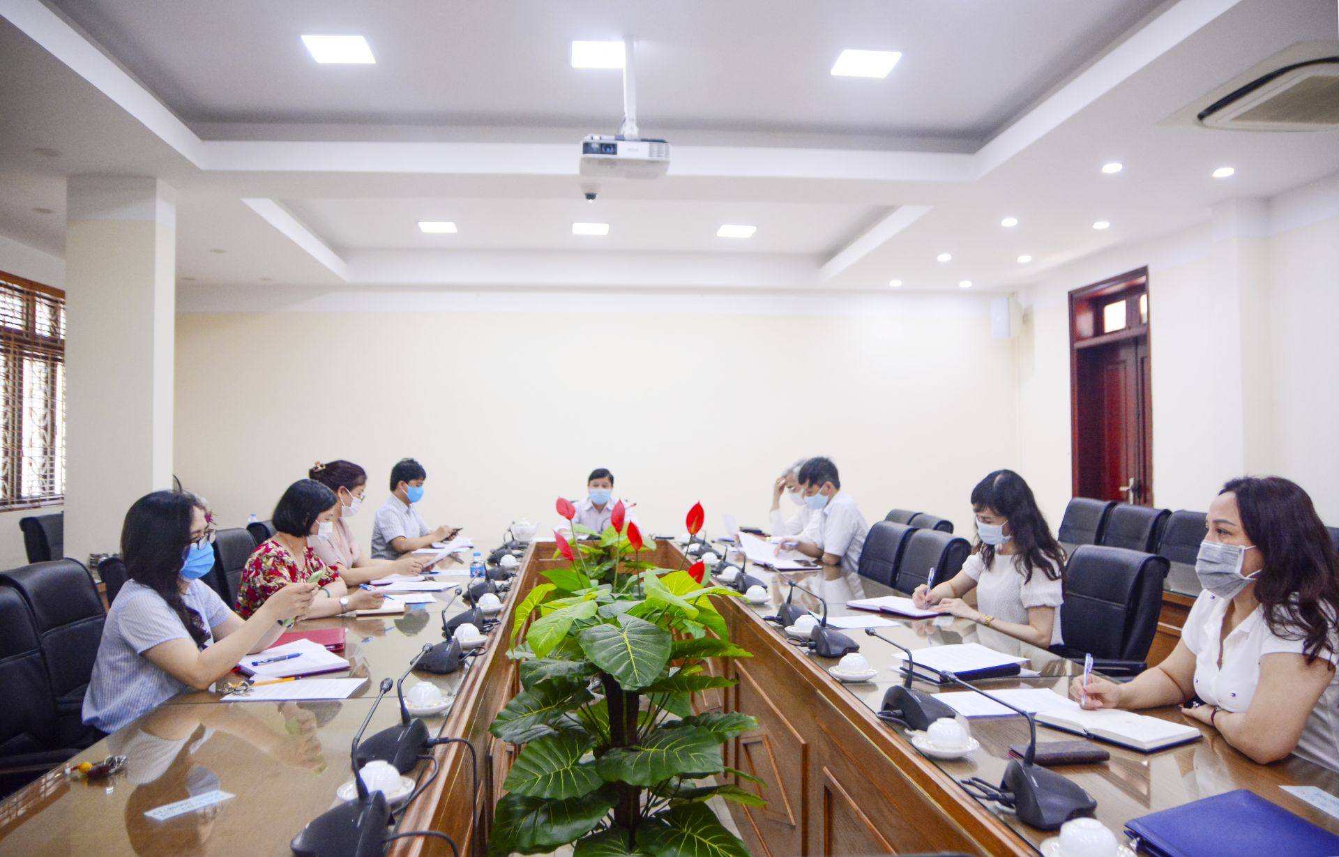 Quang cảnh cuộc họp