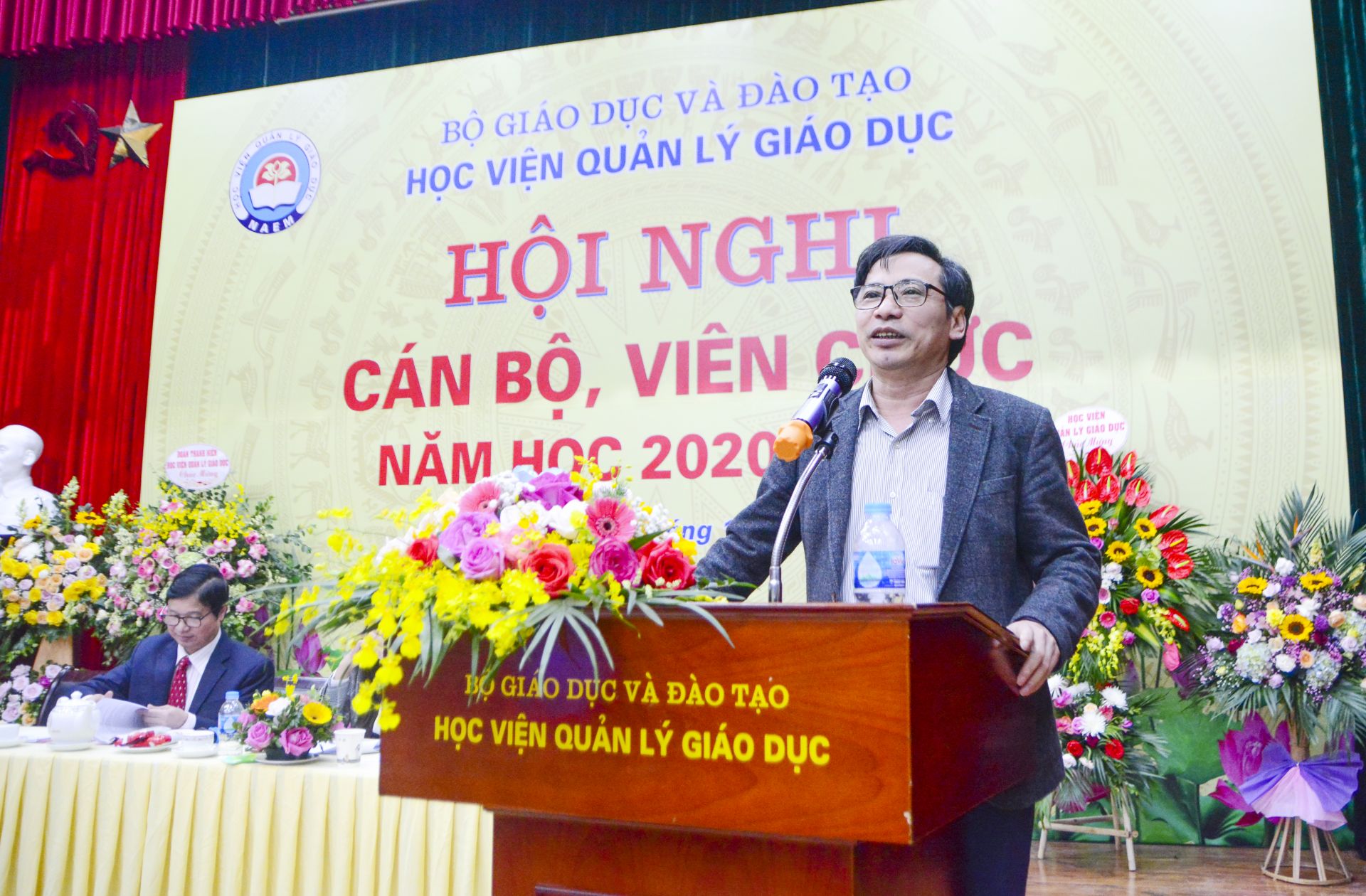 Đại diện các đơn vị phát biểu tham luận tại Hội nghị