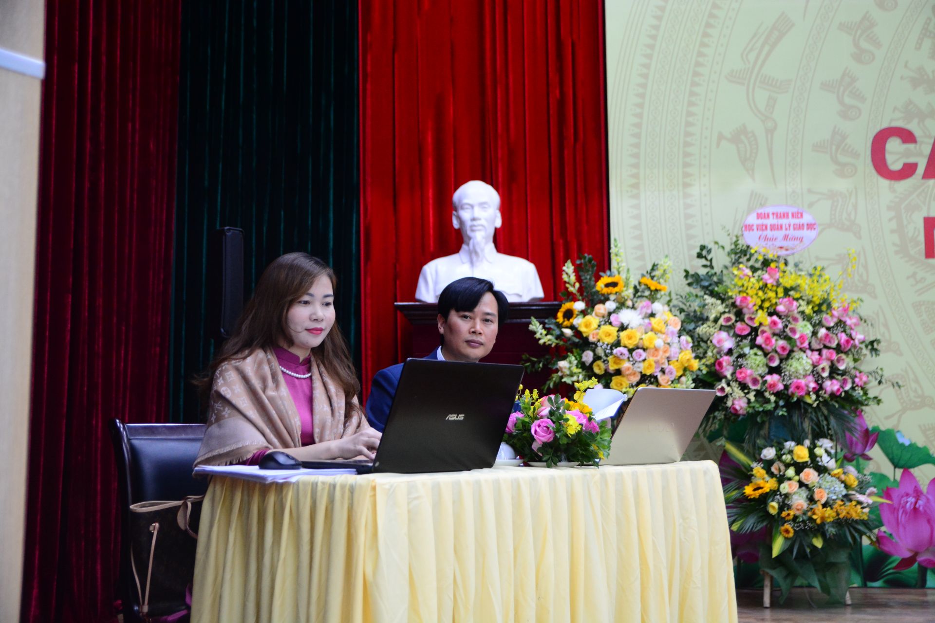 Đại diện các đơn vị phát biểu tham luận tại Hội nghị