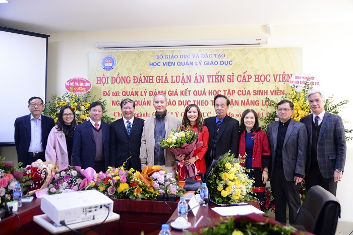 Hội đồng đánh giá Luận án của Nghiên cứu sinh Nguyên Thị Loan