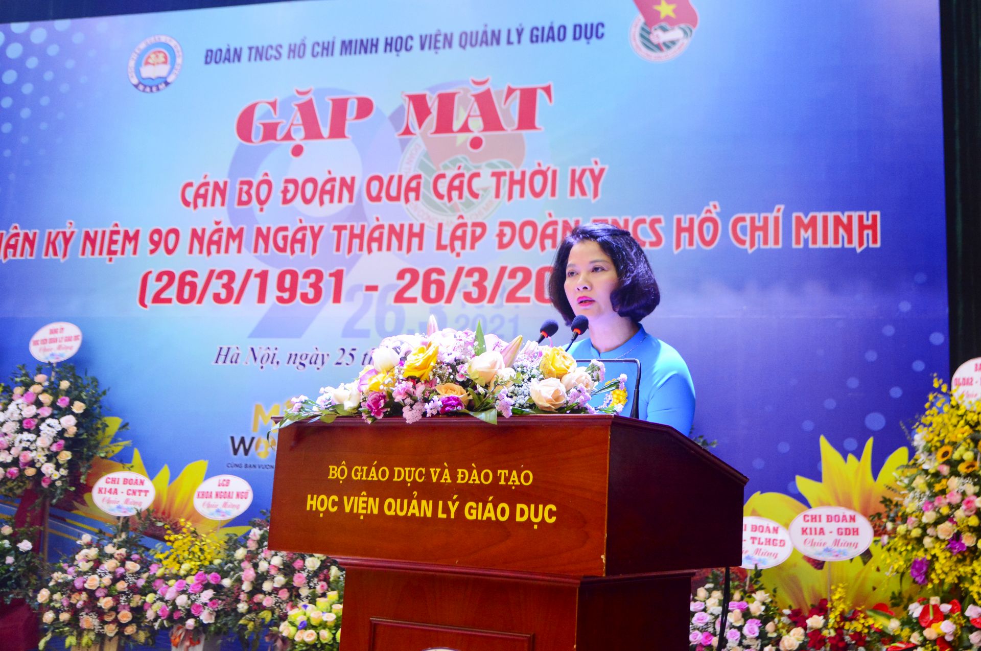 PGS.TS Nguyễn Thị Thu Hằng chia sẻ với các em Đoàn viên- Sinh viên Học viện Quản lý giáo dục