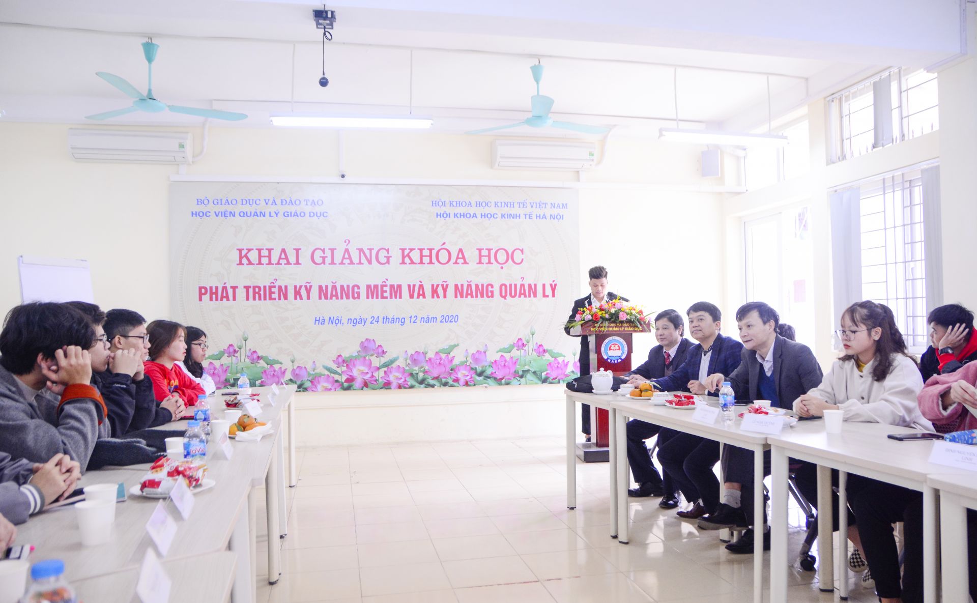 Quang cảnh Lễ Khai mạc khóa học phát triển kỹ năng mềm và kỹ năng quản lý cho sinh viên Học viện Quản lý giáo dục