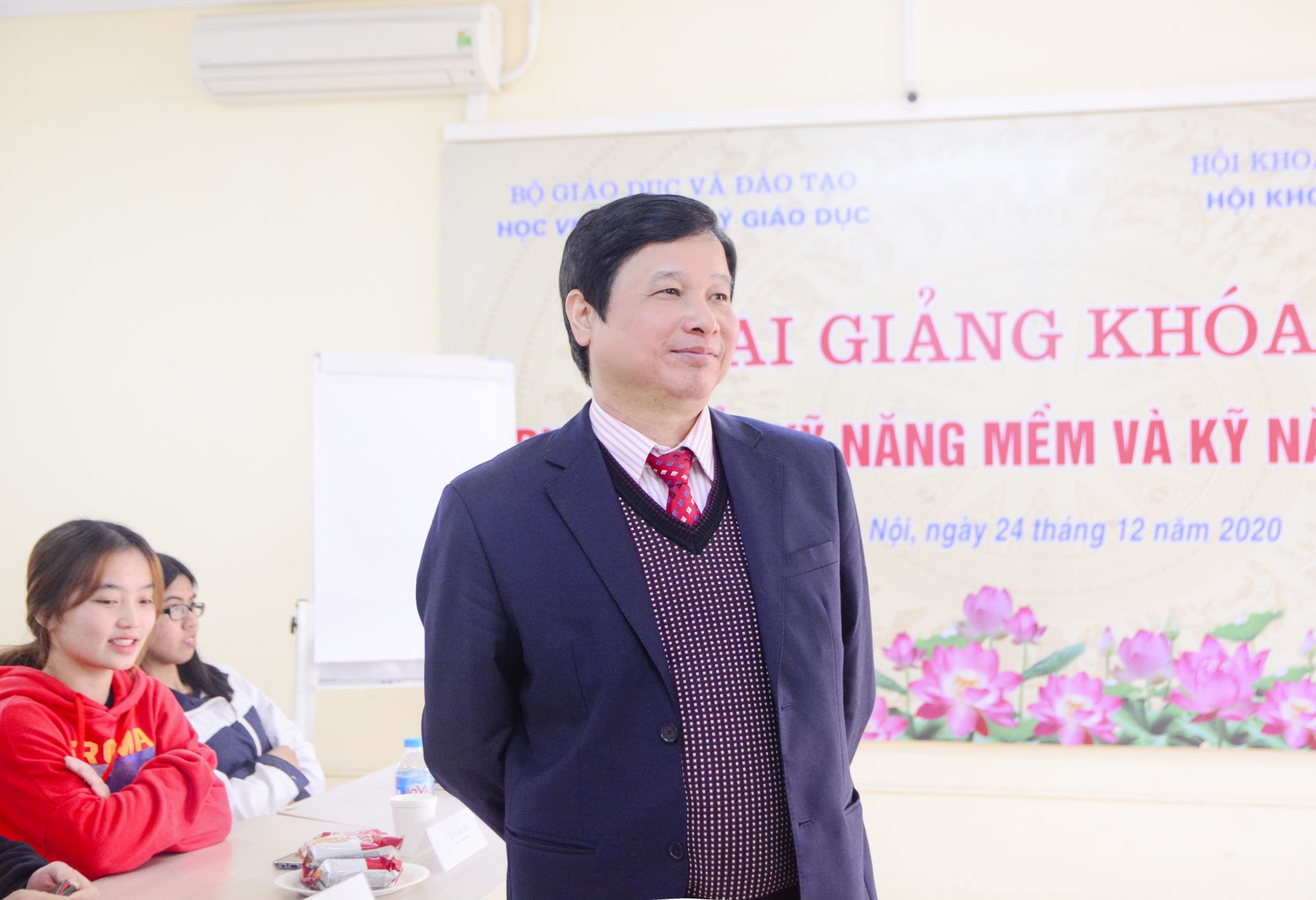 Bồi dưỡng kỹ năng quản lý và kỹ năng mềm cho sinh viên, đáp ứng yêu cầu công việc trong bối cảnh hiện nay