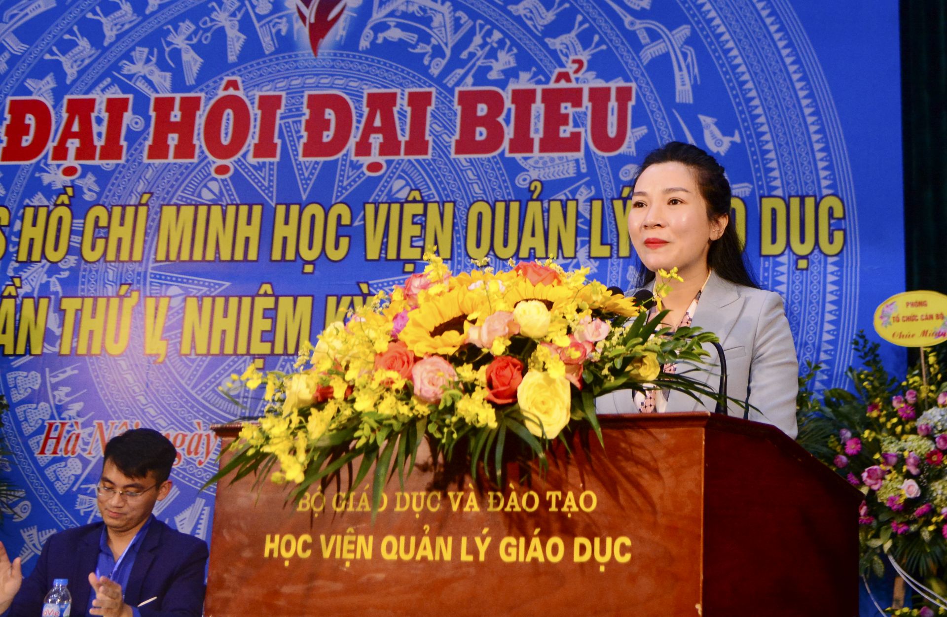 Đ/c Bùi Thị Lan Phương, Phó Bí thư Thành Đoàn Hà Nội phát biểu chúc mừng Đại hội Đại biểu Đoàn TNCS HCM Học viện Quản lý giáo dục lần thứ V