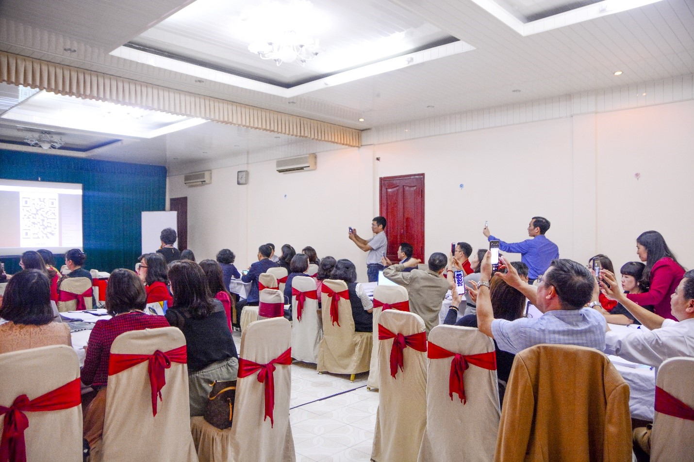 Báo cáo viên chương trình bồi dưỡng vận dụng mã QR trong đưa ra tình huống quản lý, khuyến khích sự tích cực, sáng tạo của học viên