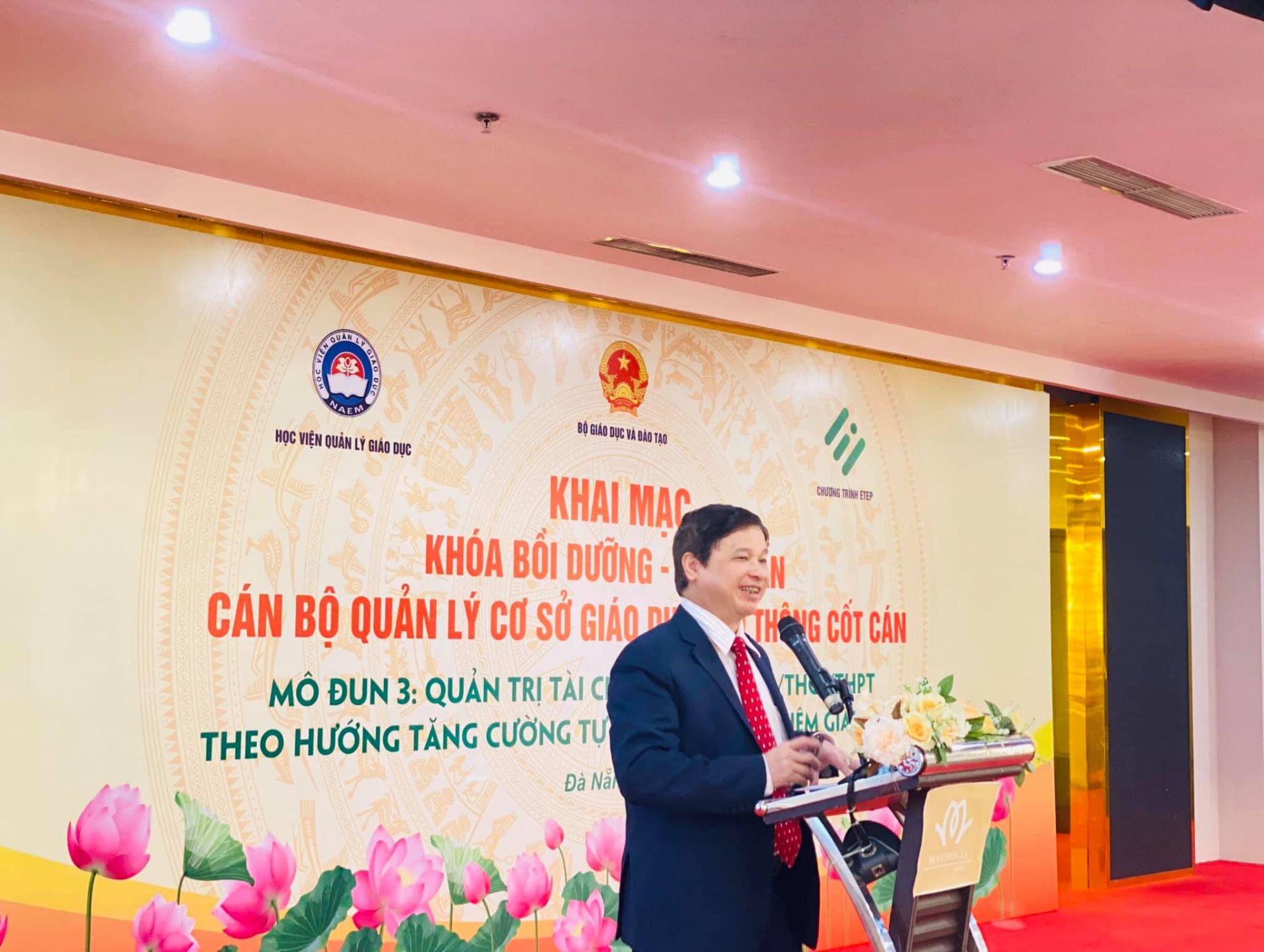GS.TS Phạm Quang Trung, Giám đốc Học viện Quản lý giáo dục phát biểu khai mạc khóa bồi dưỡng